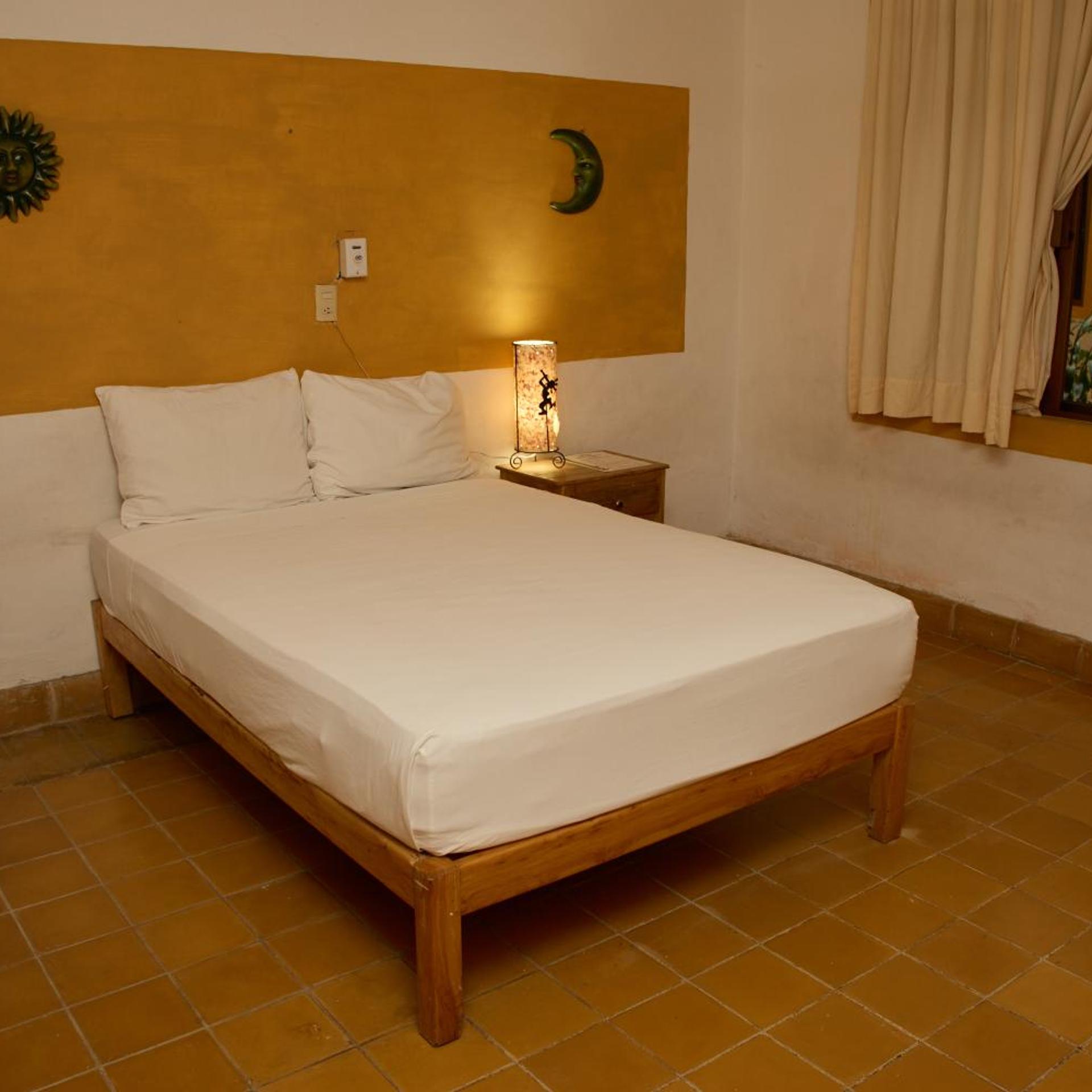 Standard, Queen Bed