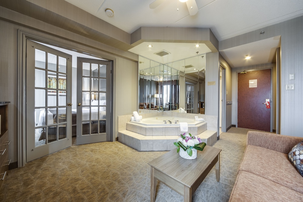 Monte Carlo Inn Airport Suites 46/68