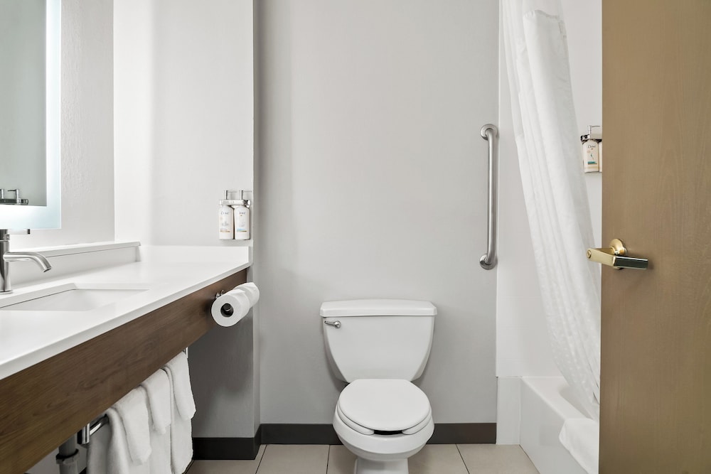 غرفة قياسية بسريرين كوين، Holiday Inn Express Hotel And Suites Marion 5/9