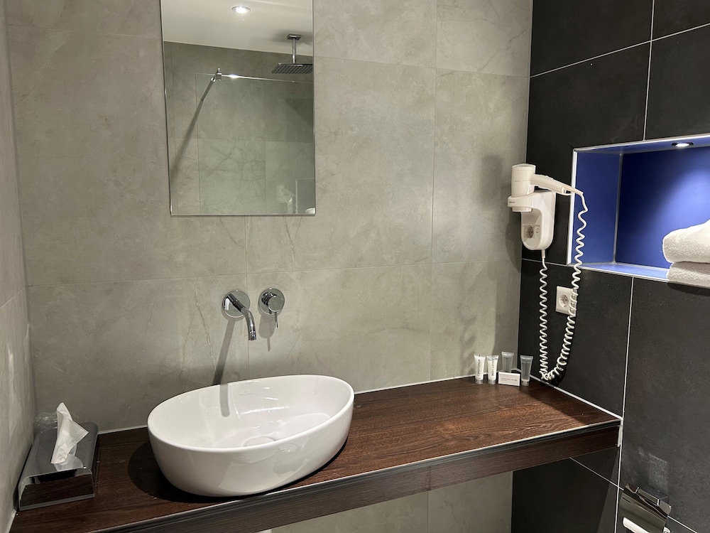 Xo Hotels Blue Square 60/65