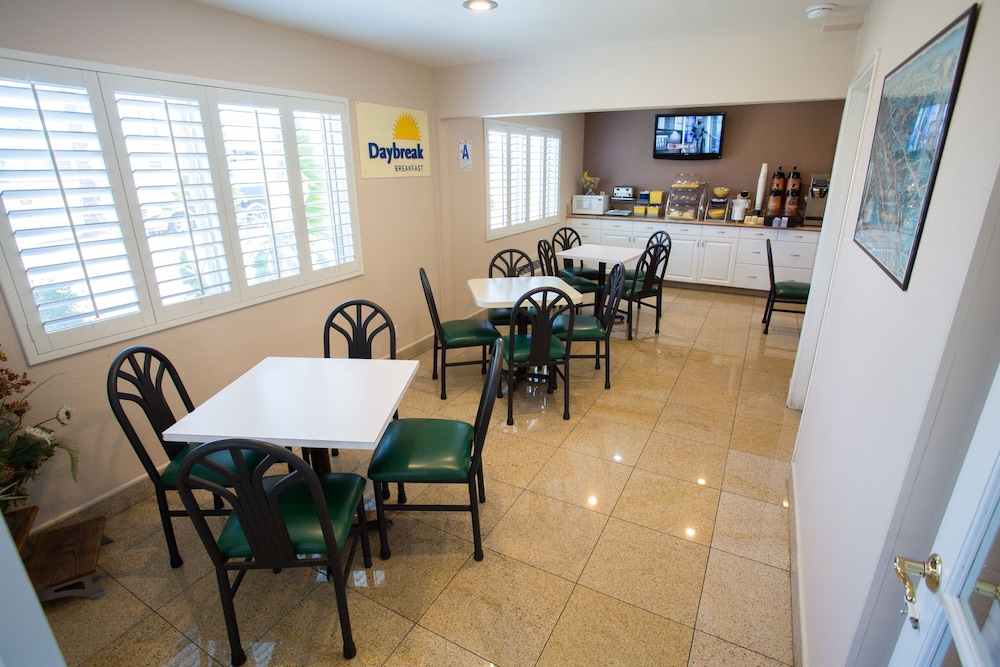 Days Inn by Wyndham Oceanside 36/40