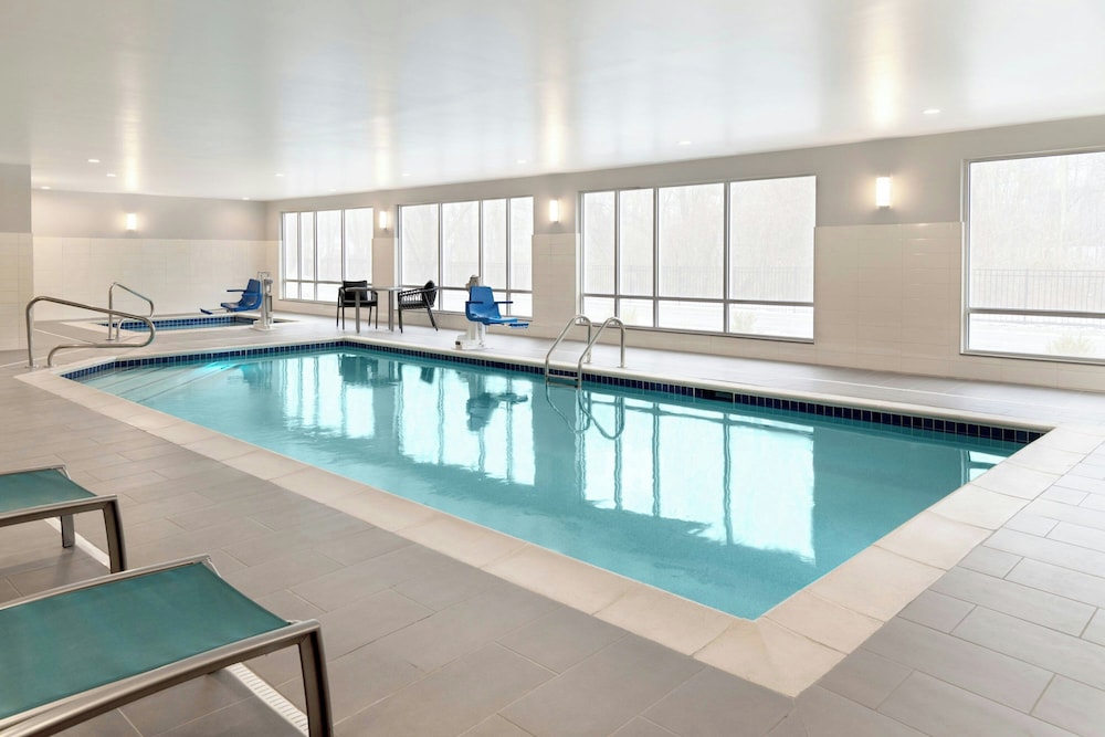 Towneplace Suites by Marriott Holland 12/28