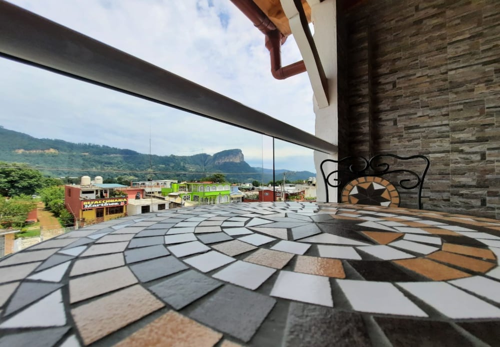 Hotel & Suites Cerro Rojo 59/68