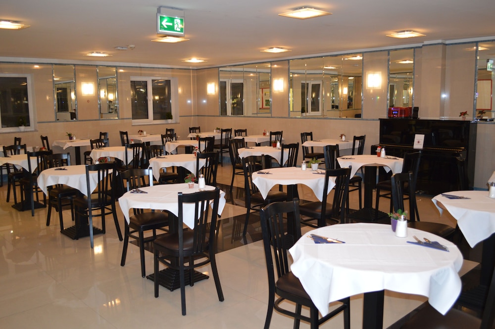 restaurant cafeteria