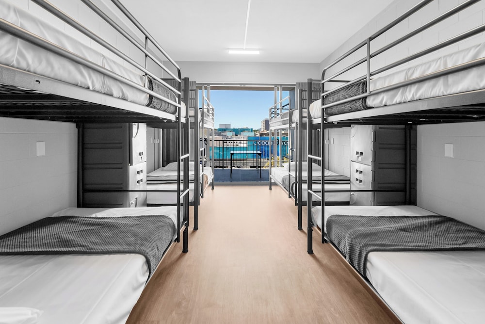 MIXED DORM, 8 BEDS