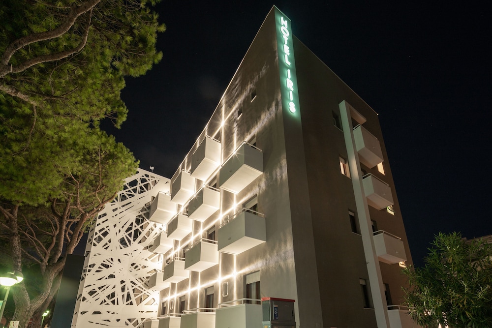 Hotel Iris 3/76