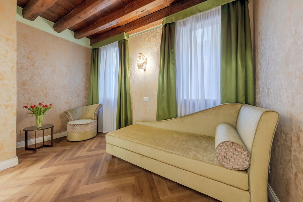 Relais Piazza San Marco 24/39