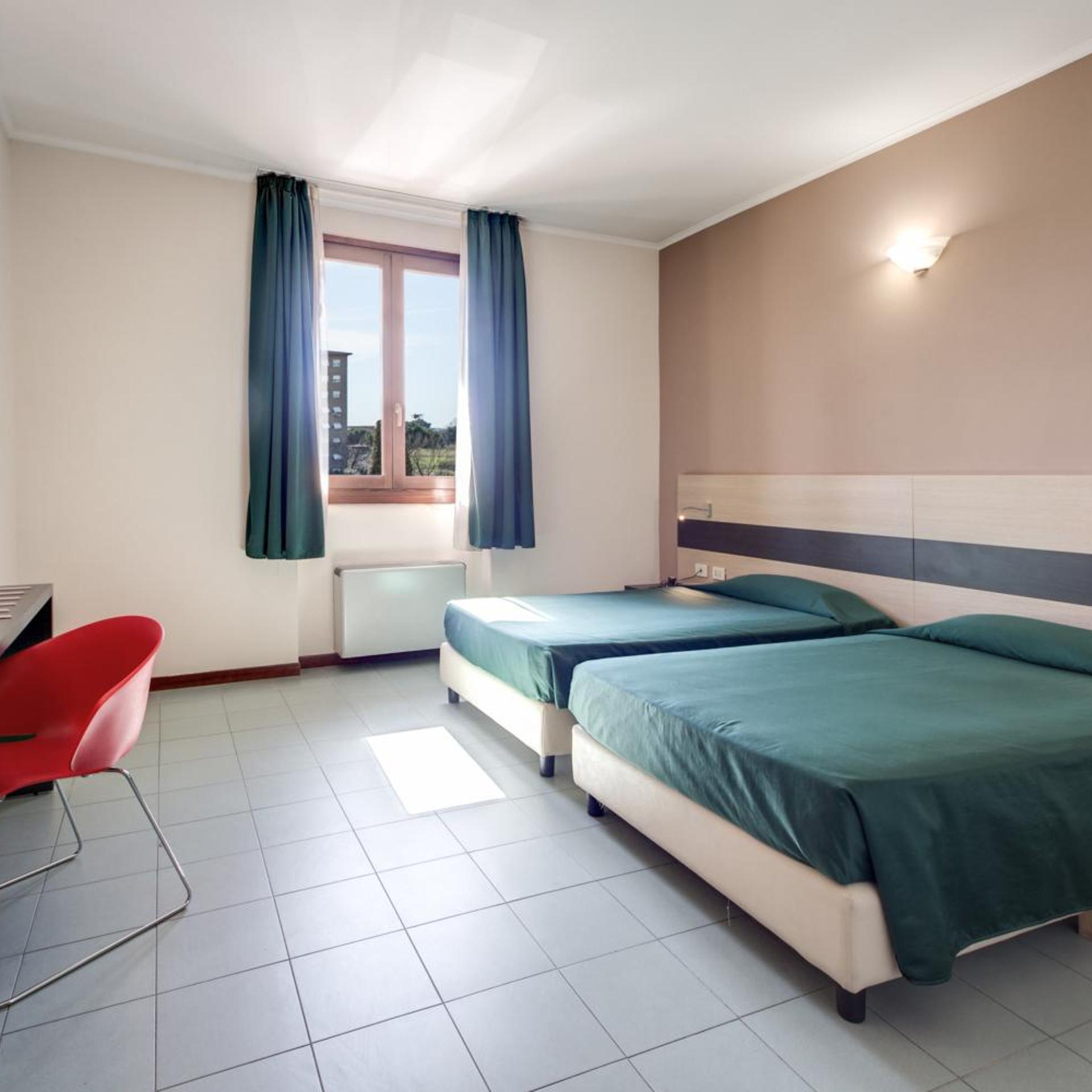 ROOM, DOUBLE OR TWIN BED