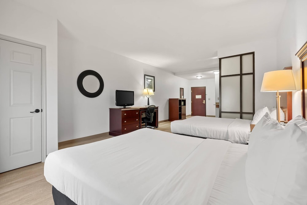 جناح بسريرين كوين وسريرين كوين مع أريكة، Comfort Suites At Lake Worth 3/6