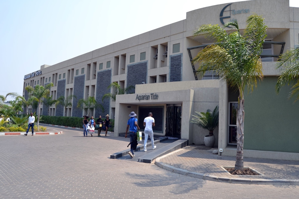 Aquarian Tide Hotel 38/44