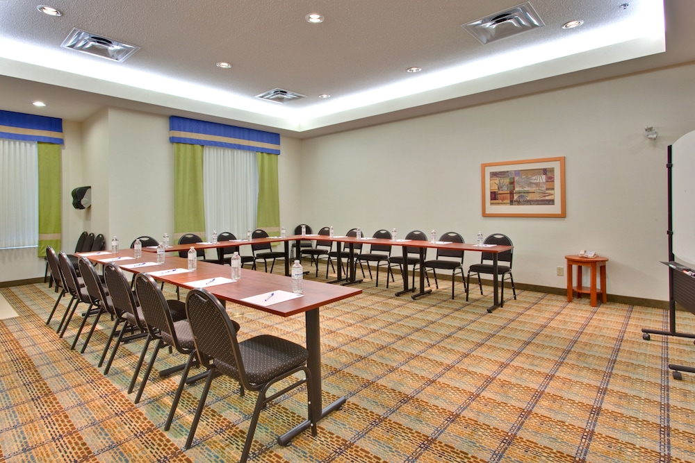 Holiday Inn Express Hotel Suites Edmonton South 46/50