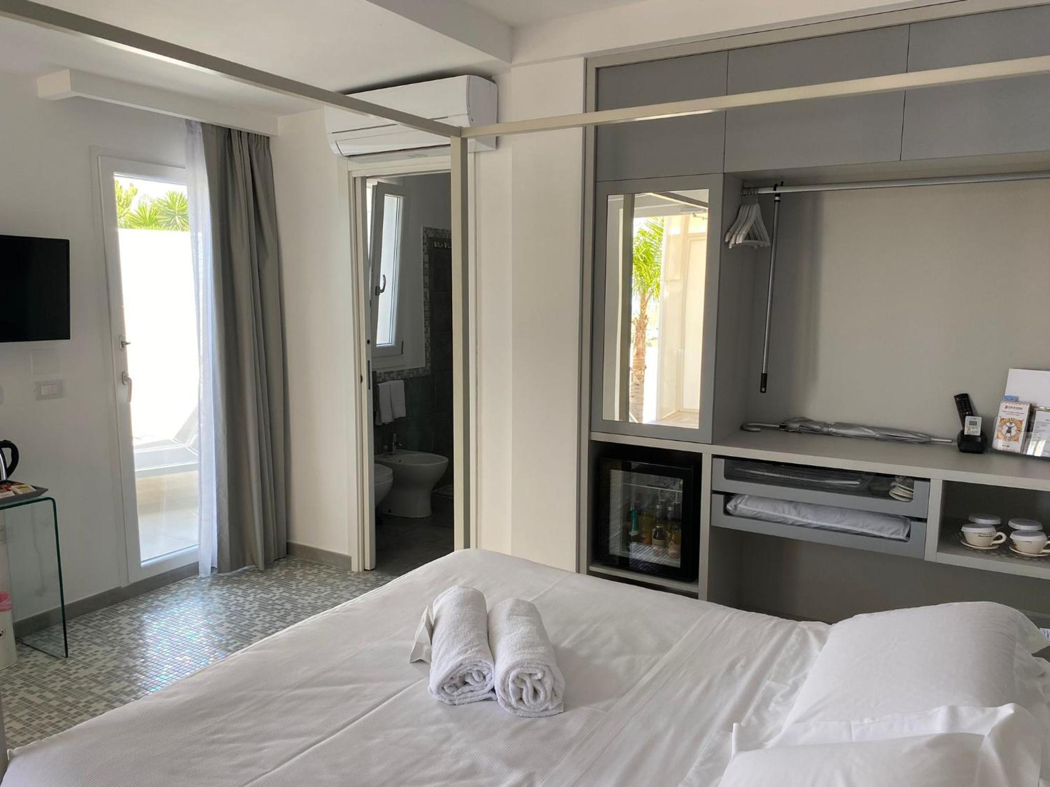 Room, Mini Pool, Annex