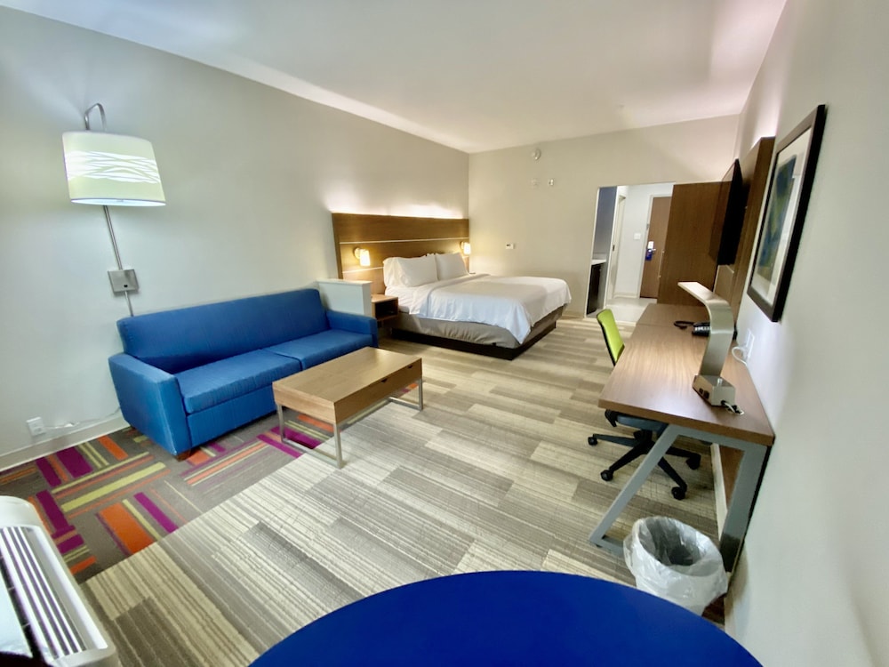 HOLIDAY INN EXPRESS PINEVILLE-ALEXANDRIA AREA 36/49