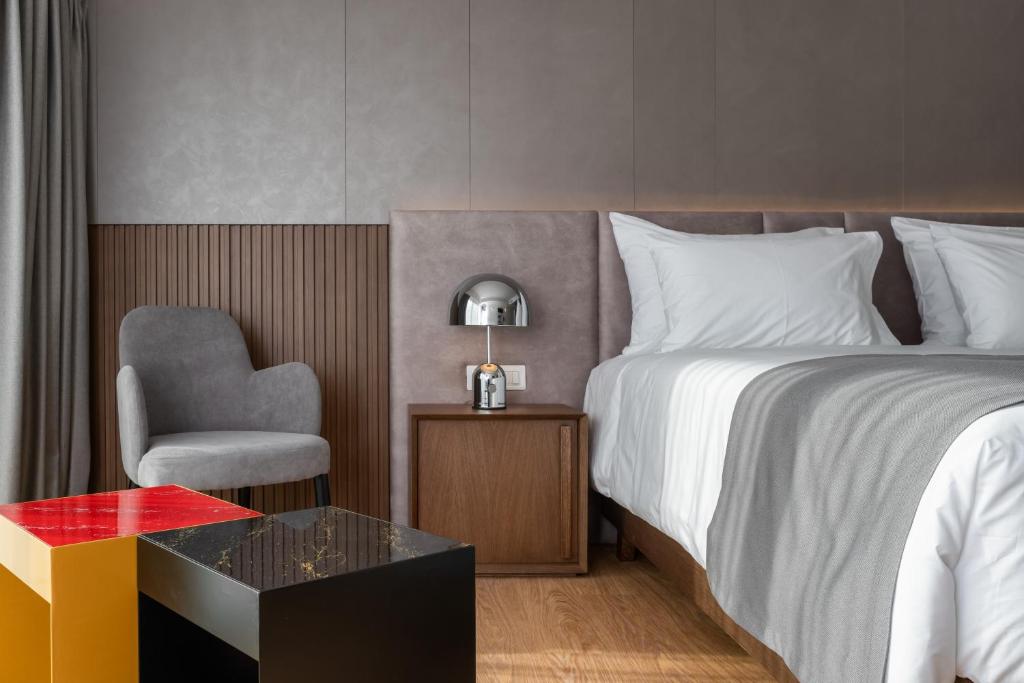 Room, Single, Double or Twin Bed