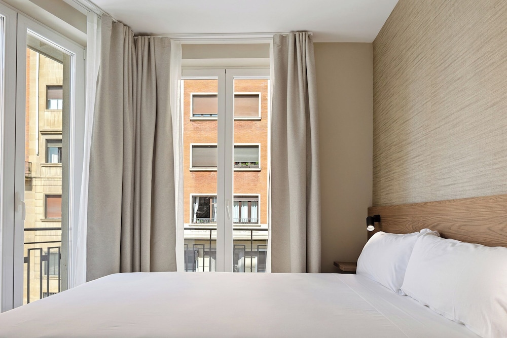 HOTEL AVENIDA(aka Husa Avenida) 26/52
