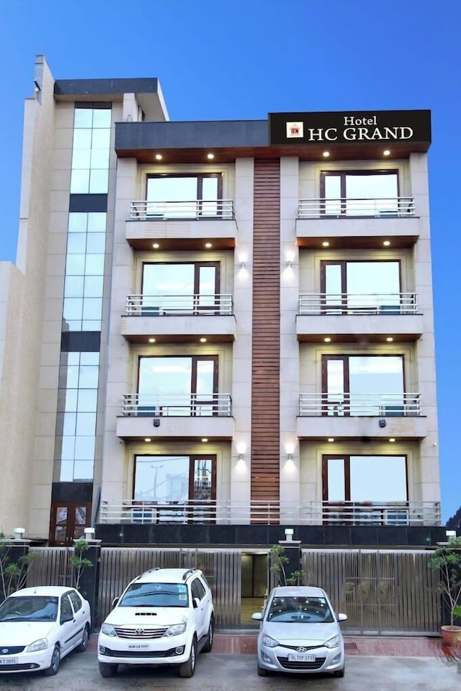 Oyo 5198 Hotel Hcgrand 2/31