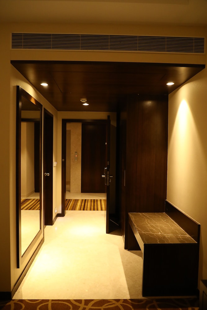 Y N Hotels 15/29