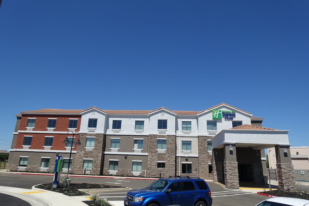 Holiday Inn Express Suites Brentwood 3/29