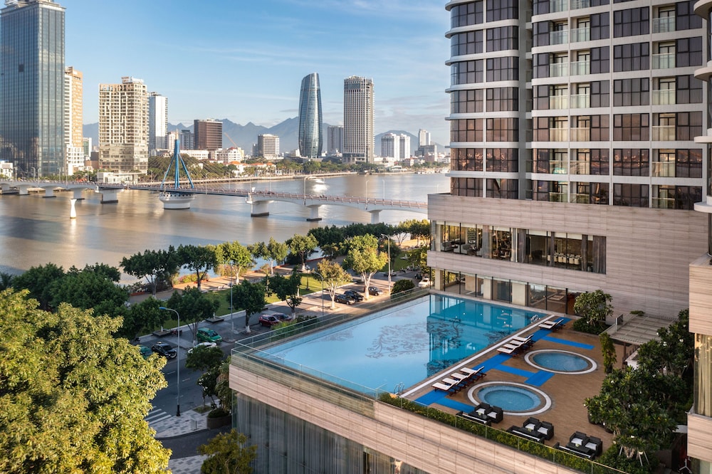 Melia Vinpearl Da Nang Riverfront 77/81