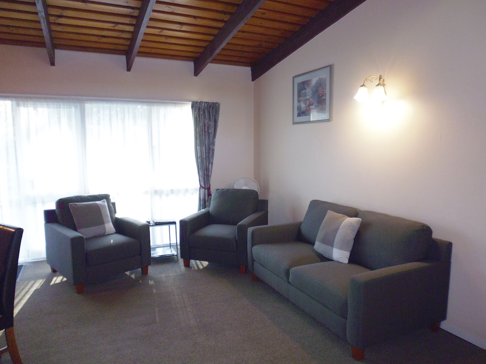 Spa Lodge Motel 26/49