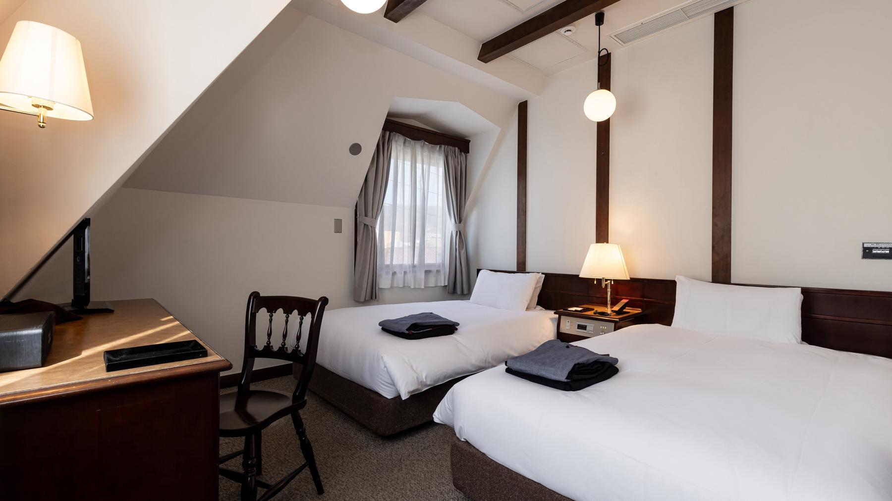 Standard, Twin Beds, Old Building