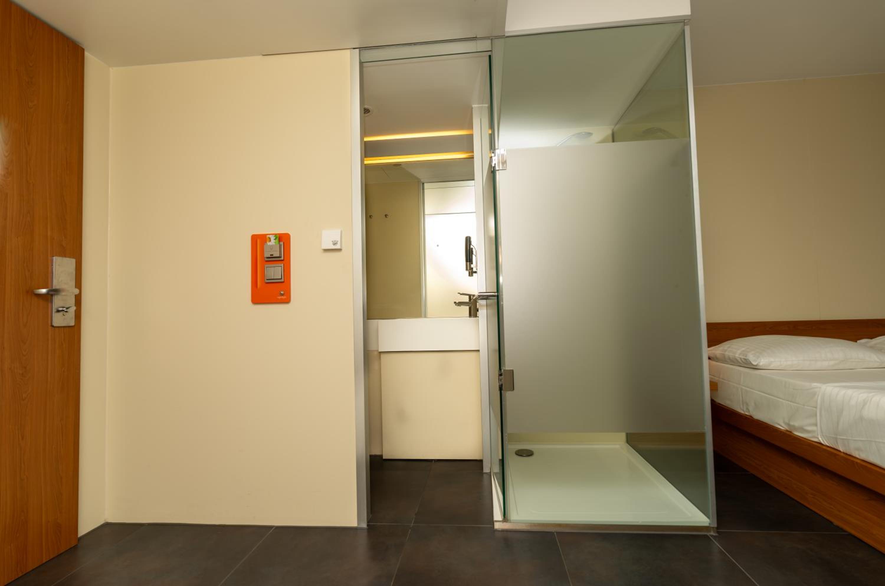 Hotel Dusseldorfer Hof 48/48