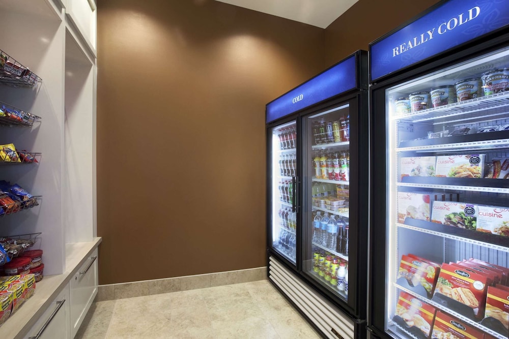 HILTON GARDEN INN SALT LAKE CITY AIRPORT 33/77