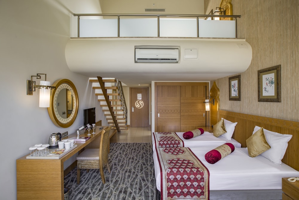 Royal Dragon Hotel 11/50