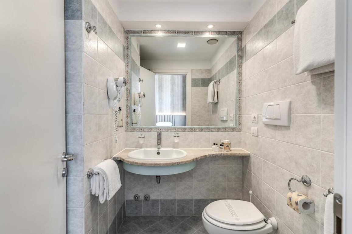 Hotel Isola Sacra Rome Airport 49/50