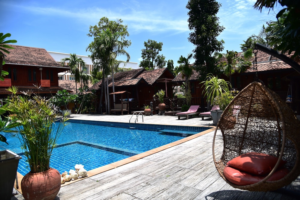 At Home Resort 30/38