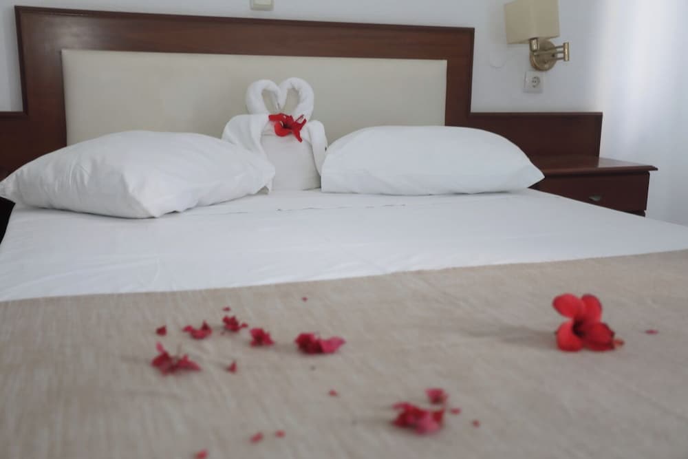 Economy, Queen Bed, Lateral Side Sea View، Maravel Star Art Hotel 9/10