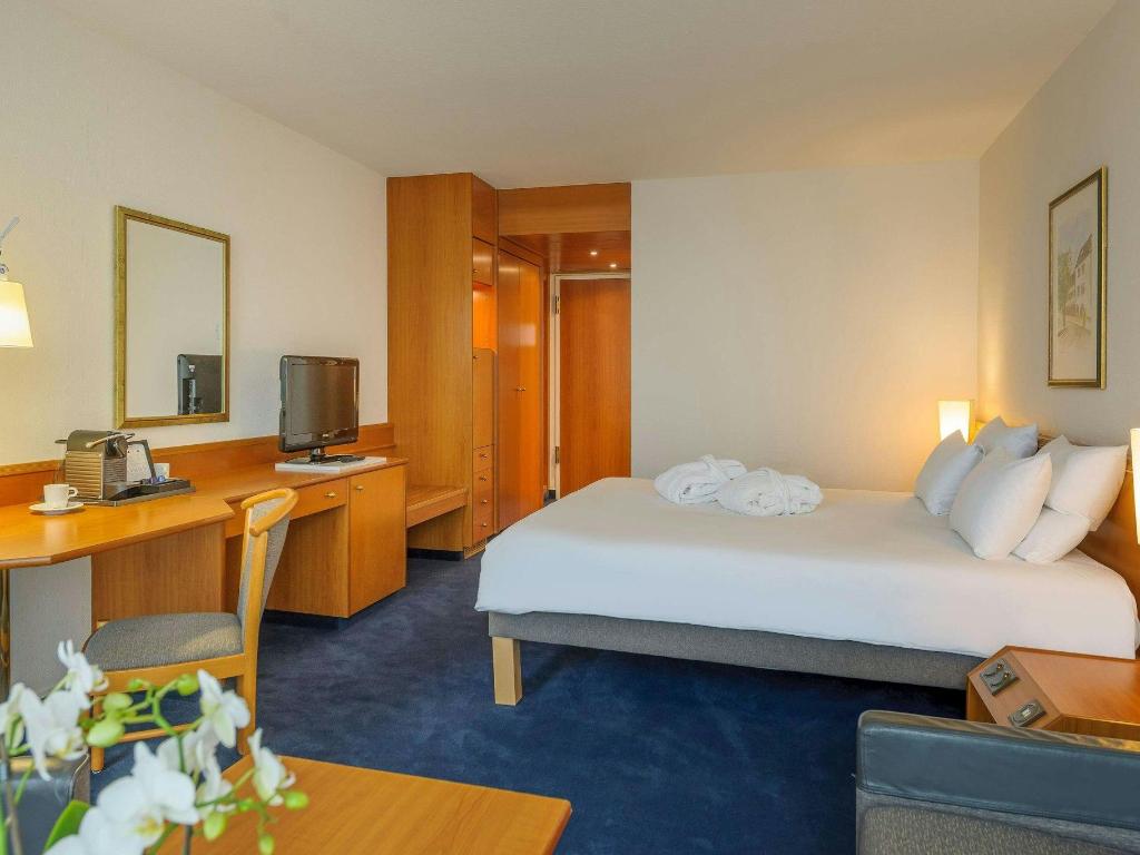 ROOM, SINGLE, DOUBLE BED, SOFA, BALCONY