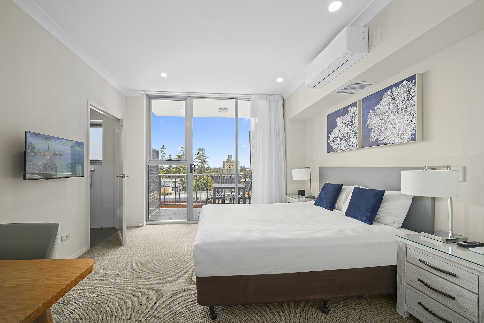 ROOM, SMALL
