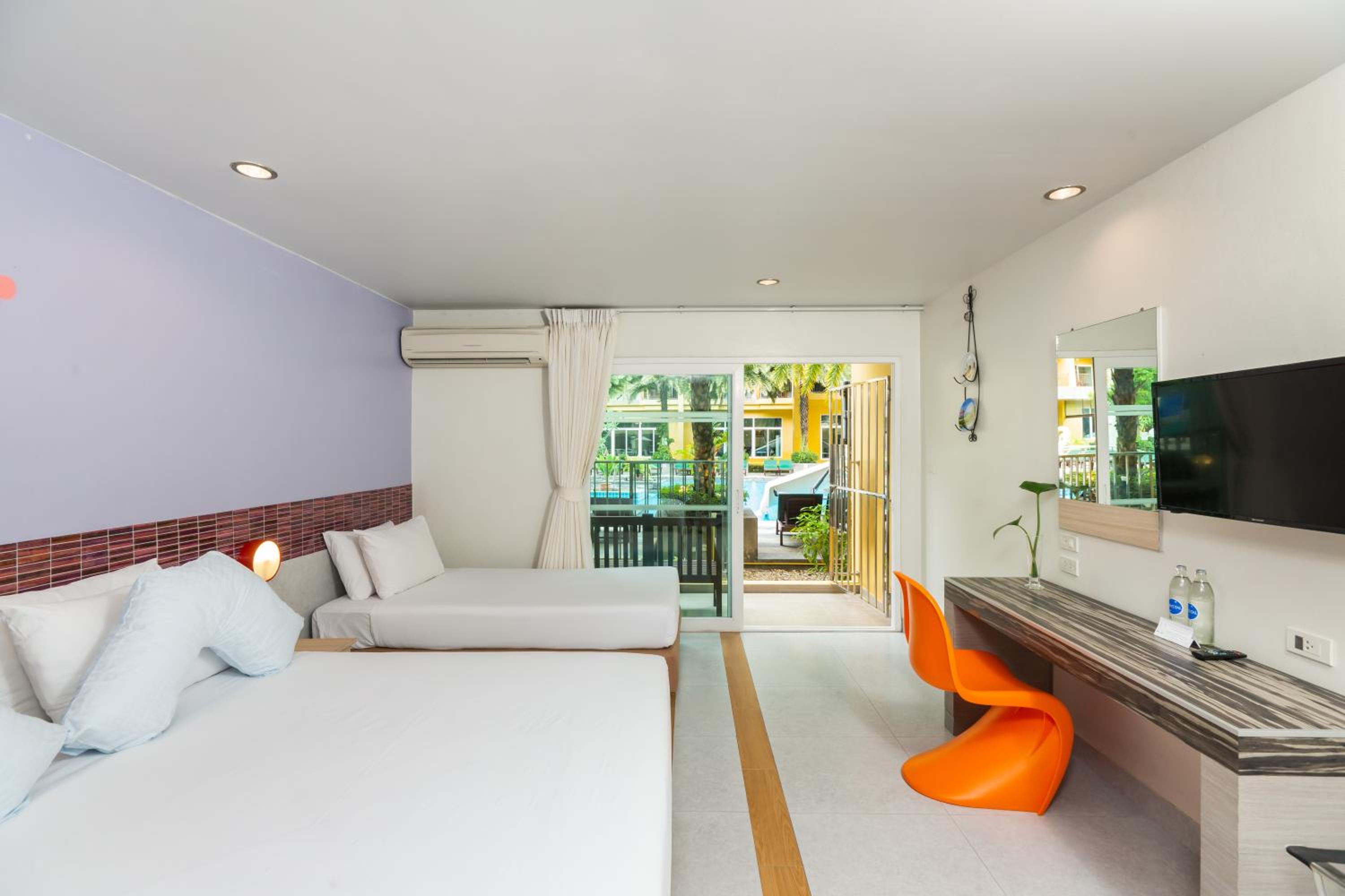 Deluxe, 1 King and 1 Single Beds, Pool Access