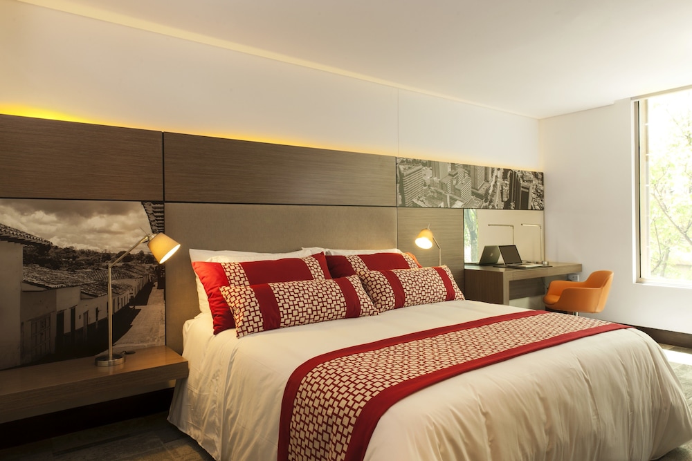 Ek Hotel 12/49