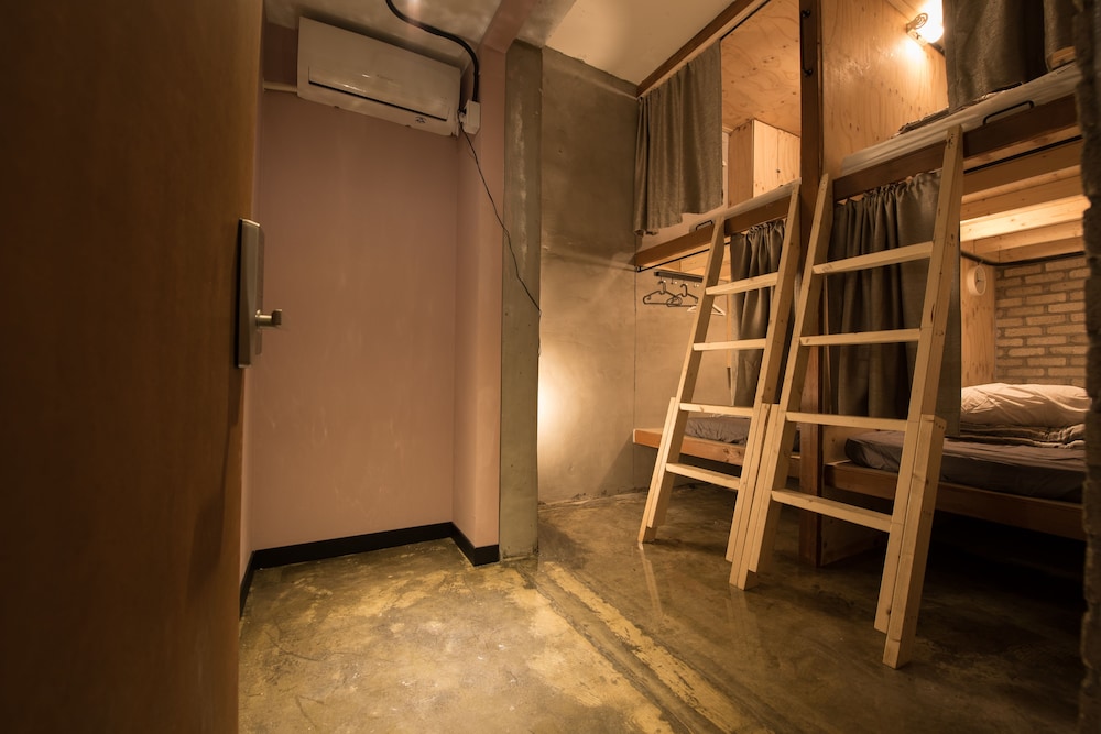 Inno Hostel &amp; Pub Lounge Hongdae 42/65