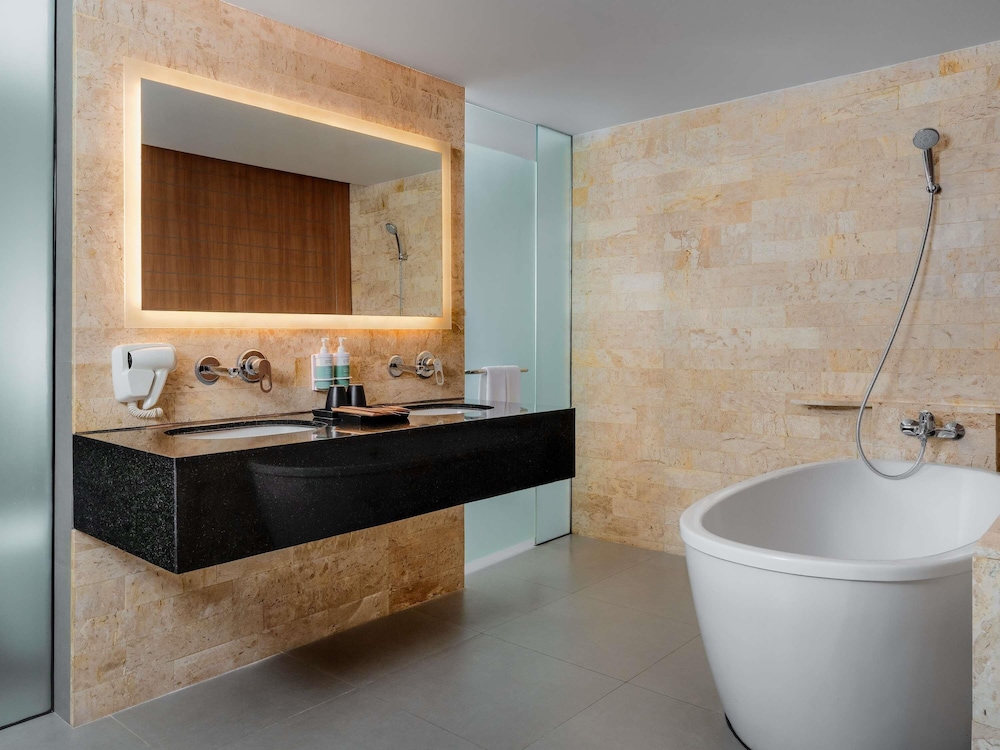 Novotel Phuket Kamala Beach 72/73