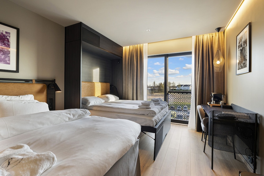 Deluxe, Family, King Bed, Murphy Bed