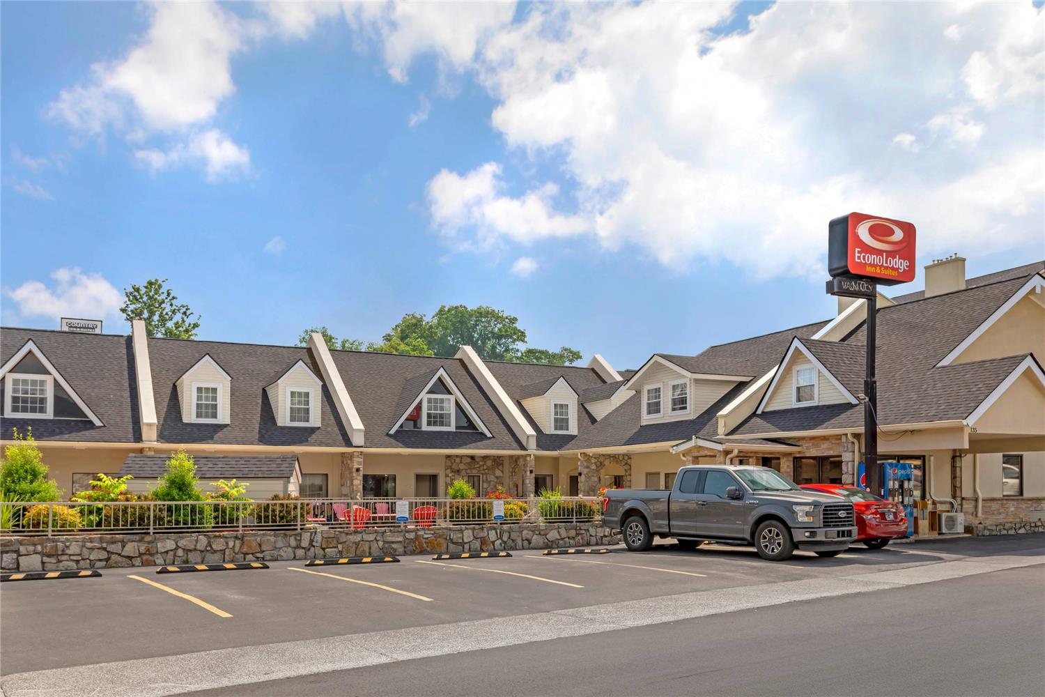 Econo Lodge Inn & Suites Gatlinburg at the Convention Center 11/23