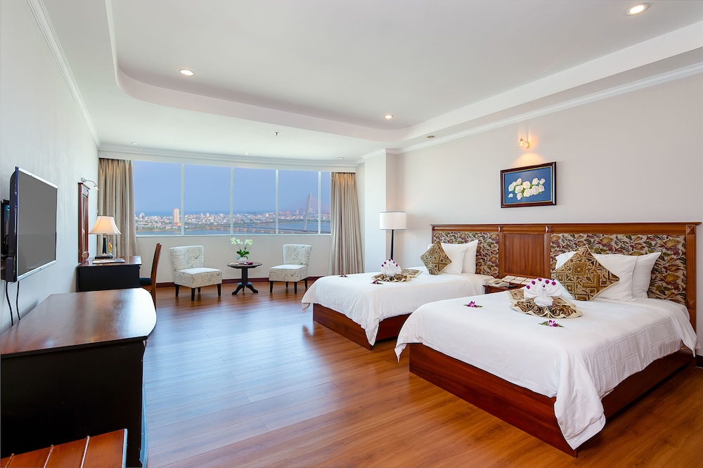 PREMIER, DELUXE, TWIN BEDS, BATHTUB
