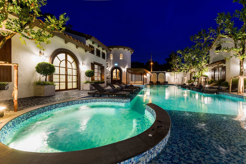 Villa Seville 37/50