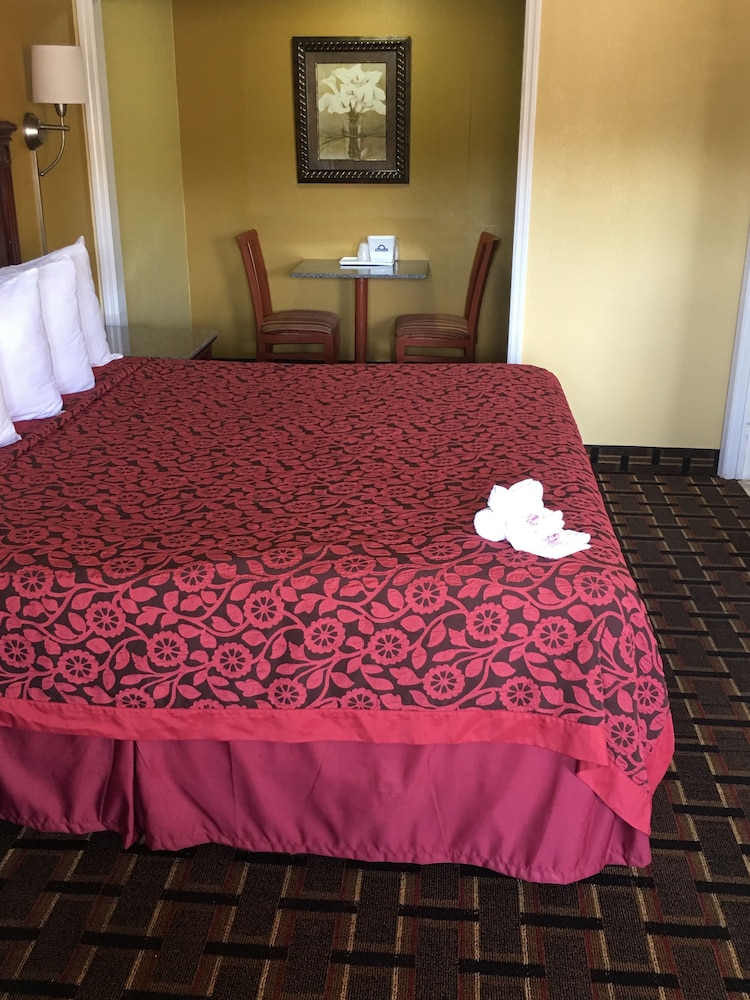 Days Inn By Wyndham Orange City/Deland 15/39