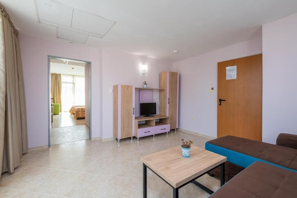 Ivana Palace 26/47