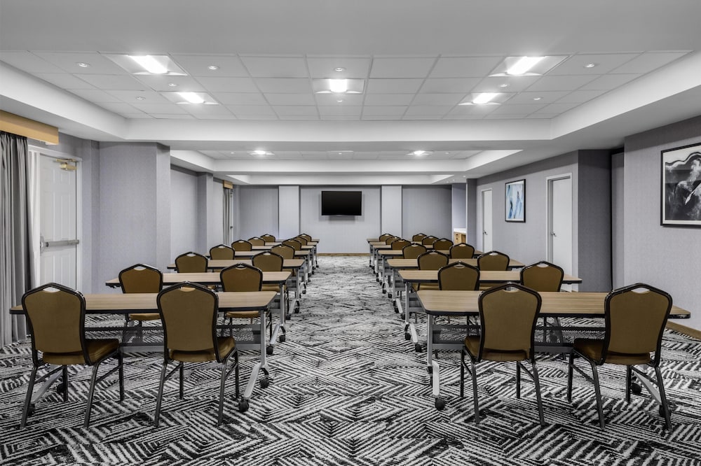 Hyatt Place Atlanta-Galleria 51/59