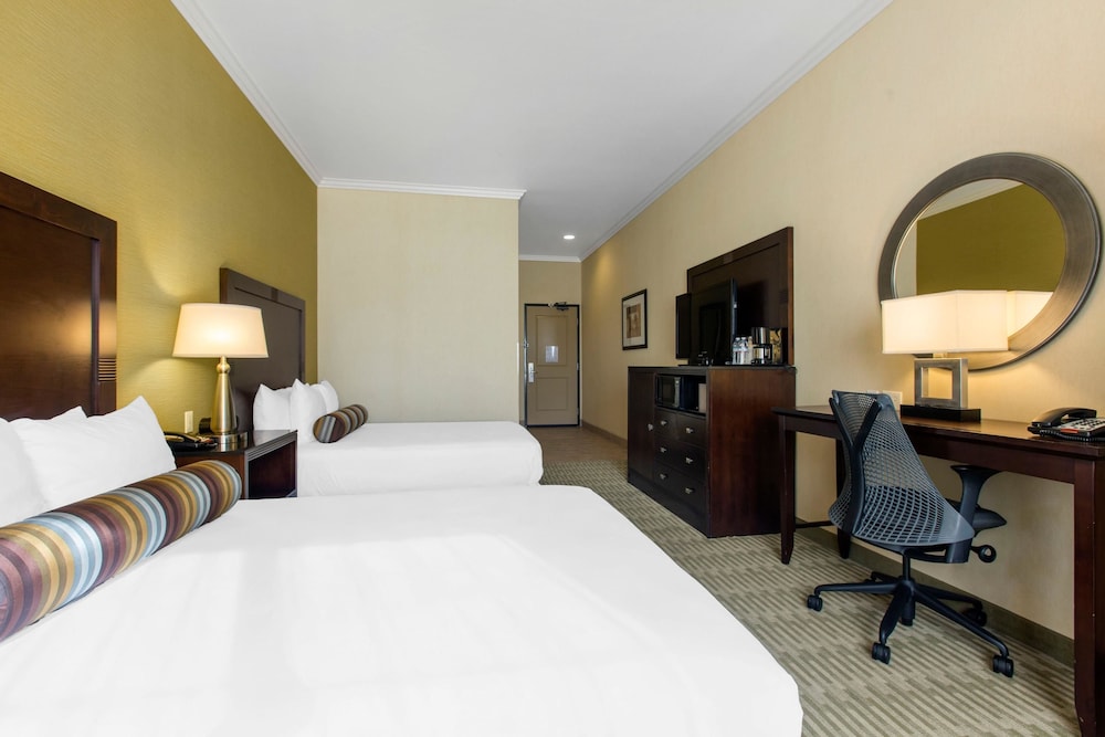 The Oaks Hotel And Suites 20/43