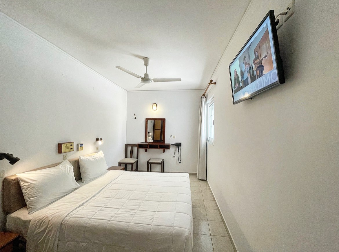 Pal Beach Hotel 9/50