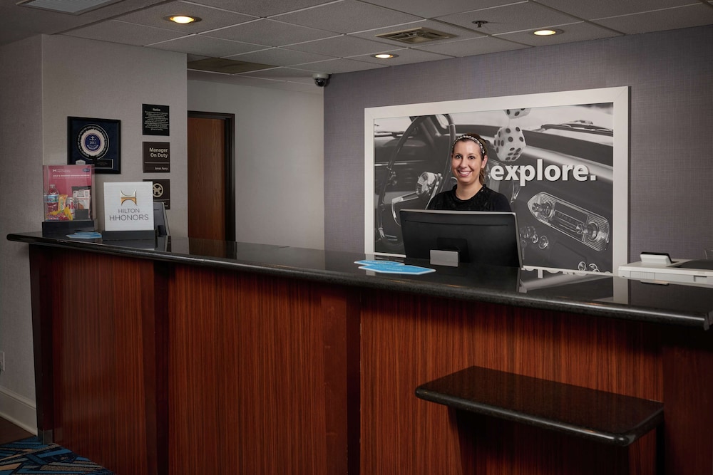 Hampton Inn Youngstown-West/I-80 6/32