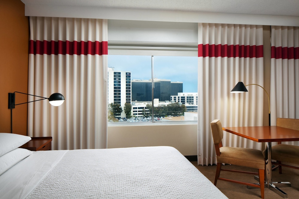 Four Points by Sheraton Los Angeles International Airport 10/33