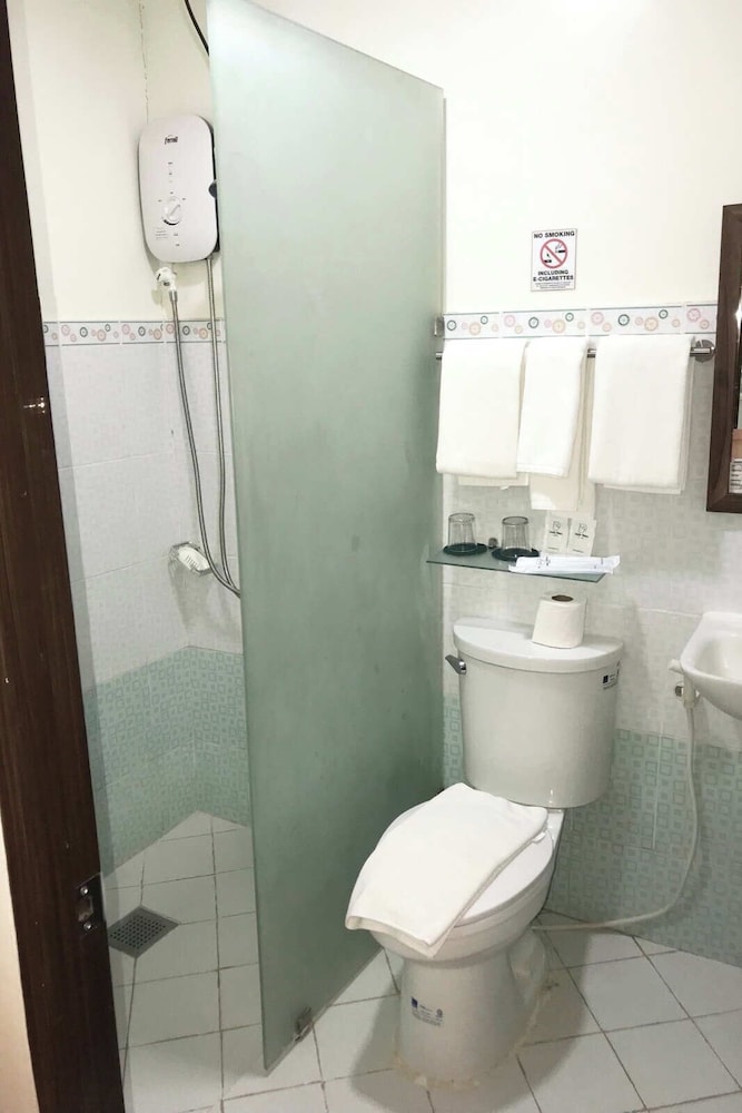 Cebu Uncle Tom's Cabin Hotel 66/66