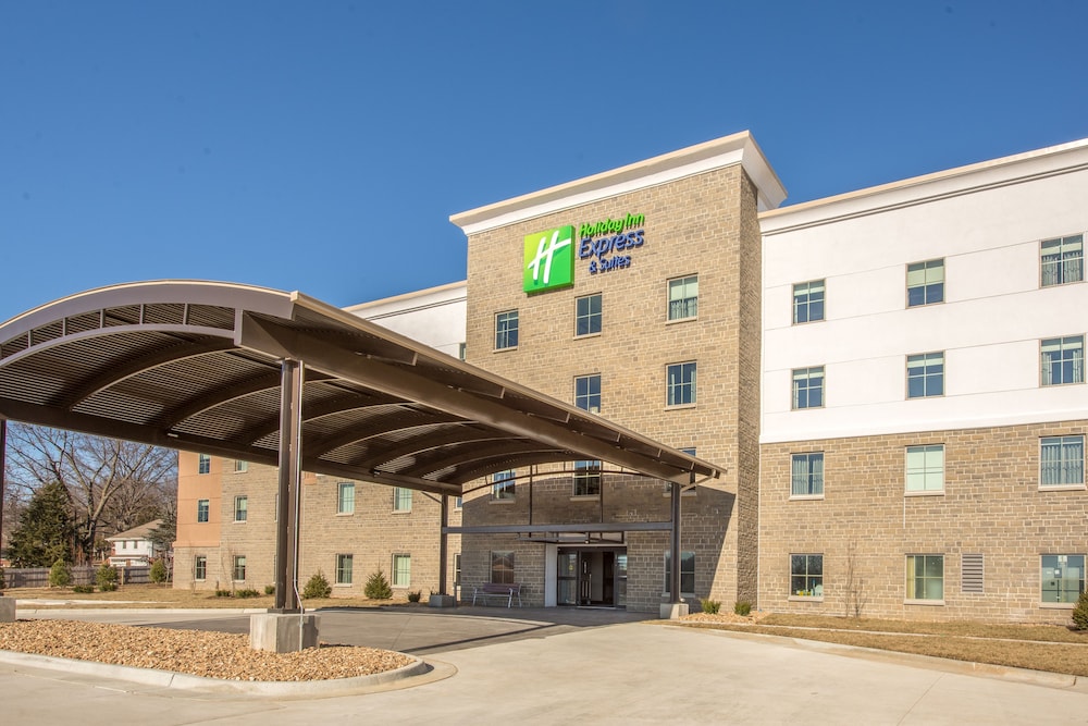 Holiday Inn Express Suites Shawnee Kansas City West 1/67